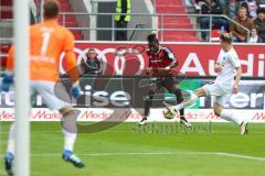 1. Bundesliga - Fußball - FC Ingolstadt 04 - Hannover 96 - Danny da Costa (21, FCI) rechts Felix Klaus (Hannover 11)