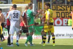1. Bundesliga - Fußball - FC Ingolstadt 04 - Borussia Dortmund - Spiel ist aus, Niederlage 0:4, Torwart Örjan Haskjard Nyland (26, FCI) und Mats Hummels (BVB 15)