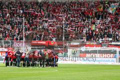 1. BL - Saison 2015/2016 - FC Ingolstadt 04 - Schalke 04 - Abklatschen nach dem Spiel - Fans - Foto: Meyer Jürgen