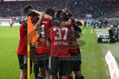 1. Bundesliga - Fußball - FC Ingolstadt 04 - FC Augsburg - Elfmeter Marwin Hitz (FCA 35) und Moritz Hartmann (9, FCI) schießt Tor zum 2:1 für den FCI Tor Jubel