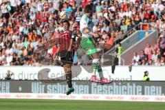 1. Bundesliga - Fußball - FC Ingolstadt 04 - VfL Wolfsburg -  Kopfball links Markus Suttner (29, FCI)