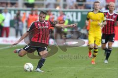 1. Bundesliga - Fußball - FC Ingolstadt 04 - Borussia Dortmund - links Mathew Leckie (7, FCI) rechts Marco Reus (BVB 11)