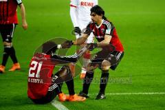 1. Bundesliga - Fußball - FC Ingolstadt 04 - 1. FC Köln - Almog Cohen (36, FCI) hilft Danny da Costa (21, FCI) auf die Beine. Foto: Adalbert Michalik