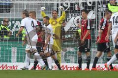 1. Bundesliga - Fußball - FC Ingolstadt 04 - Eintracht Frankfurt - Torwart Ramazan Özcan (1, FCI) gibt Anweisungen Freistoß