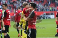 1. Bundesliga - Fußball - FC Ingolstadt 04 - Eintracht Frankfurt - Spiel ist aus, Sieg Jubel Team bedankt sich, Alfredo Morales (6, FCI) mit Sohn