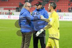 1. BL - Saison 2015/2016 - FC Ingolstadt 04 - Hertha BSC - Peter Jackwerth beim abklatschen mit Ramazan Özcan (#1 FC Ingolstadt 04) - Foto: Jürgen Meyer