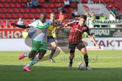 1. Bundesliga - Fußball - FC Ingolstadt 04 - VfL Wolfsburg - Josuha Guilavogui (Wolfsburg 23) und Mathew Leckie (7, FCI)