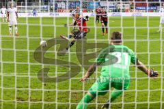 1. Bundesliga - Fußball - FC Ingolstadt 04 - SV Darmstadt 98 - Elfmeter Strafstoß Moritz Hartmann (9, FCI) trifft zum 2:1 Tor Jubel, Torwart Christian Mathenia (31 Darmstadt 98) chancenlos