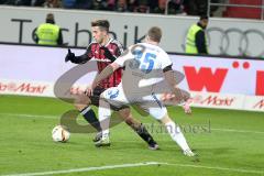 1. Bundesliga - Fußball - FC Ingolstadt 04 - SV Darmstadt 98 - Alfredo Morales (6, FCI) gegen Slobodan Rajkovic (35 Darmstadt 98) flankt zu Moritz Hartmann (9, FCI)