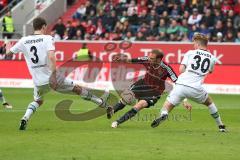 1. Bundesliga - Fußball - FC Ingolstadt 04 - Borussia Mönchengladbach - Drehschuß von Moritz Hartmann (9, FCI) Andreas Christensen (Gladbach 3) Nico Elvedi (Gladbach 30)