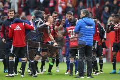 1. BL - Saison 2015/2016 - FC Ingolstadt 04 - Borussia Mönchengladbach - Die Spieler freuen sich über ihren 1:0 Sieg - Almog Cohen (#36 FC Ingolstadt 04) - Michael Henke (Co-Trainer FC Ingolstadt 04) - Roger de Oliveira Bernardo (#8 FC Ingolstadt 04) - Ro