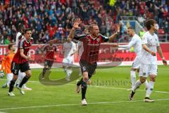 1. Bundesliga - Fußball - FC Ingolstadt 04 - Hannover 96 - Moritz Hartmann (9, FCI) köpft zum 2:0 Tor, Jubel, Benjamin Hübner (5, FCI) Salif Sané (Hannover 5) 10. Saisontor