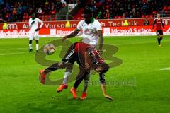 1. Bundesliga - Fußball - FC Ingolstadt 04 - SV Werder Bremen - Lukas Hinterseer (16, FCI) im Zweikampf gegen Papy Djilobodji (3, SV Werder Bremen)