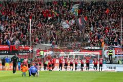 1. BL - Saison 2015/2016 - FC Ingolstadt 04 - Schalke 04 - Abklatschen nach dem Spiel - Fans - Die Mannschaft bedankt sich bei den Fans - Foto: Meyer Jürgen