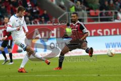 1. Bundesliga - Fußball - FC Ingolstadt 04 - 1. FSV Mainz 05 - links klärt den Ball Bell, Stefan (Mainz 16)  und rechts Marvin Matip (34, FCI)