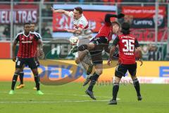 1. Bundesliga - Fußball - FC Ingolstadt 04 - VfB Stuttgart - Christian Gentner (20 Stuttgart) gegen Max Christiansen (19, FCI)