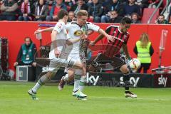 1. Bundesliga - Fußball - FC Ingolstadt 04 - Borussia Mönchengladbach - rechts Darío Lezcano (37, FCI) mitte Nico Elvedi (Gladbach 30)