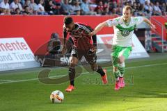 1. Bundesliga - Fußball - FC Ingolstadt 04 - VfL Wolfsburg -  Elias Kachunga (25, FCI) und Maximilian Arnold (Wolfsburg 27)