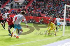1. BL - Saison 2015/2016 - FC Ingolstadt 04 - Schalke 04 - Ramazan Özcan (#1 FC Ingolstadt 04) - Leroy Sané (19, Schalke) - Foto: Meyer Jürgen