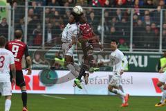 1. Bundesliga - Fußball - FC Ingolstadt 04 - FC Augsburg - Caiuby (FCA 30) und Roger de Oliveira Bernardo (8, FCI)