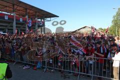 1. Bundesliga - Fußball - FC Ingolstadt 04 - FC Bayern München - Verabschiedung Saisonabschlußfest, Fans Fahnen Jubel