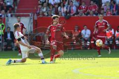 1. Bundesliga - Fußball - FC Ingolstadt 04 - FC Bayern München - Philipp Lahm (21 Bayern) Pascal Groß (10, FCI)