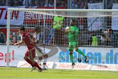 1. Bundesliga - Fußball - FC Ingolstadt 04 - FC Bayern München - Torwart Ramazan Özcan (1, FCI) fängt
