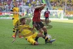 1. Bundesliga - Fußball - FC Ingolstadt 04 - Borussia Dortmund - Zweikampf Marcel Schmelzer (BVB 29) gegen Tobias Levels (28, FCI)