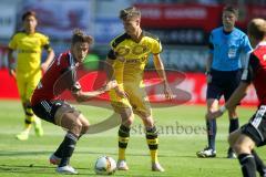 1. Bundesliga - Fußball - FC Ingolstadt 04 - Borussia Dortmund - Mathew Leckie (7, FCI) und Julian Weigl (BVB 33)