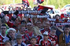1. Bundesliga - Fußball - FC Ingolstadt 04 - FC Bayern München - Verabschiedung Saisonabschlußfest, Fahnen Schals Jubel Choreo