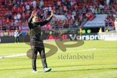 1. Bundesliga - Fußball - FC Ingolstadt 04 - FC Bayern München - 1:2 Niederlage, Bayern ist Deutscher Meister, FCI dankt den Fans Jubel, Cheftrainer Ralph Hasenhüttl (FCI) gerührt mit Tränen