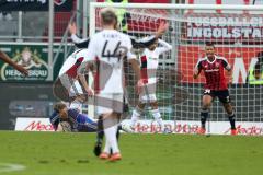 1. Bundesliga - Fußball - FC Ingolstadt 04 - Bayer 04 Leverkusen - Torwart Örjan Haskjard Nyland (26, FCI) links fängt den Ball sicher von Hernandez, Javier (Leverkusen 7)