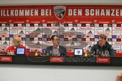 1. Bundesliga - Fußball - FC Ingolstadt 04 - FC Bayern München - Pressekonferent Cheftrainer Ralph Hasenhüttl (FCI), Pressesprecher Oliver Samwald und rechts Cheftrainer Ralph Hasenhüttl (FCI)
