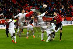 1. Bundesliga - Fußball - FC Ingolstadt 04 - SV Werder Bremen - Benjamin Hübner (5, FCI) und Mathew Leckie (7, FCI) stiften Unruhe im Strafraum.