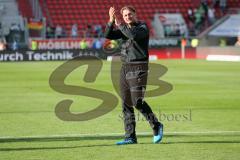 1. Bundesliga - Fußball - FC Ingolstadt 04 - VfL Wolfsburg -  Unentschieden Freude bedankt sich bei den Fans Cheftrainer Ralph Hasenhüttl (FCI)