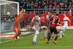 1. Bundesliga - Fußball - FC Ingolstadt 04 - VfB Stuttgart - 2:1 Tor durch Mathew Leckie (7, FCI), Torwart Przemyslaw Tyton (22 Stuttgart) kommt nicht hin.