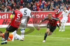 1. Bundesliga - Fußball - FC Ingolstadt 04 - Hannover 96 - Moritz Hartmann (9, FCI) köpft zum 2:0 Tor, Jubel, Benjamin Hübner (5, FCI) Salif Sané (Hannover 5)