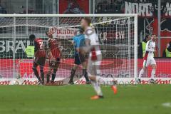 1. Bundesliga - Fußball - FC Ingolstadt 04 - Bayer 04 Leverkusen - Tor für Leverkusen durch Hernandez, Javier Chicharito (Leverkusen 7), Marvin Matip (34, FCI) ärgert sich