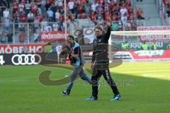 1. Bundesliga - Fußball - FC Ingolstadt 04 - FC Bayern München - 1:2 Niederlage, Bayern ist Deutscher Meister, FCI dankt den Fans Jubel, Cheftrainer Ralph Hasenhüttl (FCI) gerührt mit Tränen