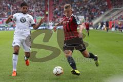 1. Bundesliga - Fußball - FC Ingolstadt 04 - Eintracht Frankfurt - Carlos Zambrano (5 Frankfurt) und rechts Max Christiansen (19, FCI)