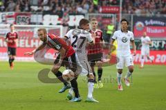 1. Bundesliga - Fußball - FC Ingolstadt 04 - Eintracht Frankfurt - Moritz Hartmann (9, FCI) gegen Aleksandar Ignjovski (27 Frankfurt)