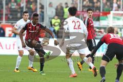 1. Bundesliga - Fußball - FC Ingolstadt 04 - FC Augsburg - Roger de Oliveira Bernardo (8, FCI) Dong-Won Ji (FCA 22)