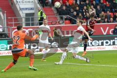 1. Bundesliga - Fußball - FC Ingolstadt 04 - VfB Stuttgart - Darío Lezcano (37, FCI) gegen Torwart Przemyslaw Tyton (22 Stuttgart)