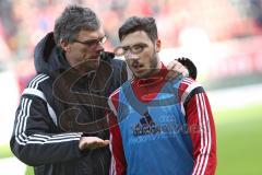 1. Bundesliga - Fußball - FC Ingolstadt 04 - FC Augsburg - Co-Trainer Michael Henke (FCI) und Mathew Leckie (7, FCI)