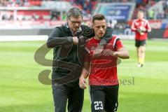 1. BL - Saison 2015/2016 - FC Ingolstadt 04 - Schalke 04 - Vor dem Spiel Michael Henke (Co-Trainer FC Ingolstadt 04) gibt Tips an Robert Bauer (#23 FC Ingolstadt 04) - Foto: Meyer Jürgen