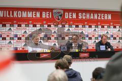 1. Bundesliga - Fußball - FC Ingolstadt 04 - Eintracht Frankfurt - Pressekonferenz nach dem Spiel Cheftrainer Armin Veh (Trainer Frankfurt) Pressesprecher Oliver Samwald und Cheftrainer Ralph Hasenhüttl (FCI)