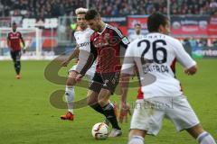 1. Bundesliga - Fußball - FC Ingolstadt 04 - Bayer 04 Leverkusen - ab durch die Mitte Mathew Leckie (7, FCI)