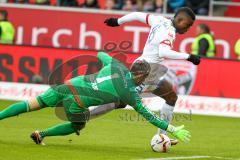 1. BL - Saison 2015/2016 - FC Ingolstadt 04 - 1. FSV Mainz 05 - Ramazan Özcan (#1 FC Ingolstadt 04) rettet vor Cordoba Copete #15 Mainz - - Foto: Meyer Jürgen