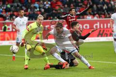 1. Bundesliga - Fußball - FC Ingolstadt 04 - 1. FSV Mainz 05 - Torwart Karius, Loris (Mainz 1) und rechts beschwert sich Benjamin Hübner (5, FCI) wegen Hand