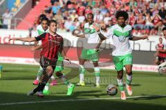 1. Bundesliga - Fußball - FC Ingolstadt 04 - VfL Wolfsburg -  Mathew Leckie (7, FCI) knapp am Tor, Dante Bonfim Costa Santos (Wolfsburg 18)